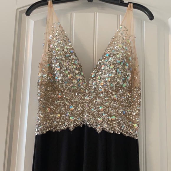 Stunning dress - Picture 2 of 6